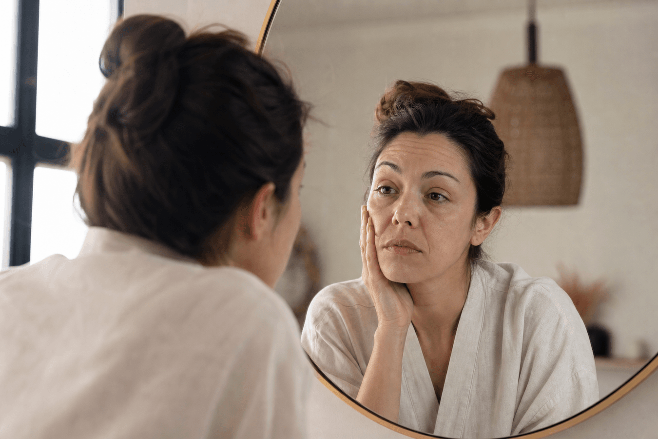 Why Can Bloated Days Show Up on the Face So Fast? editorial visual